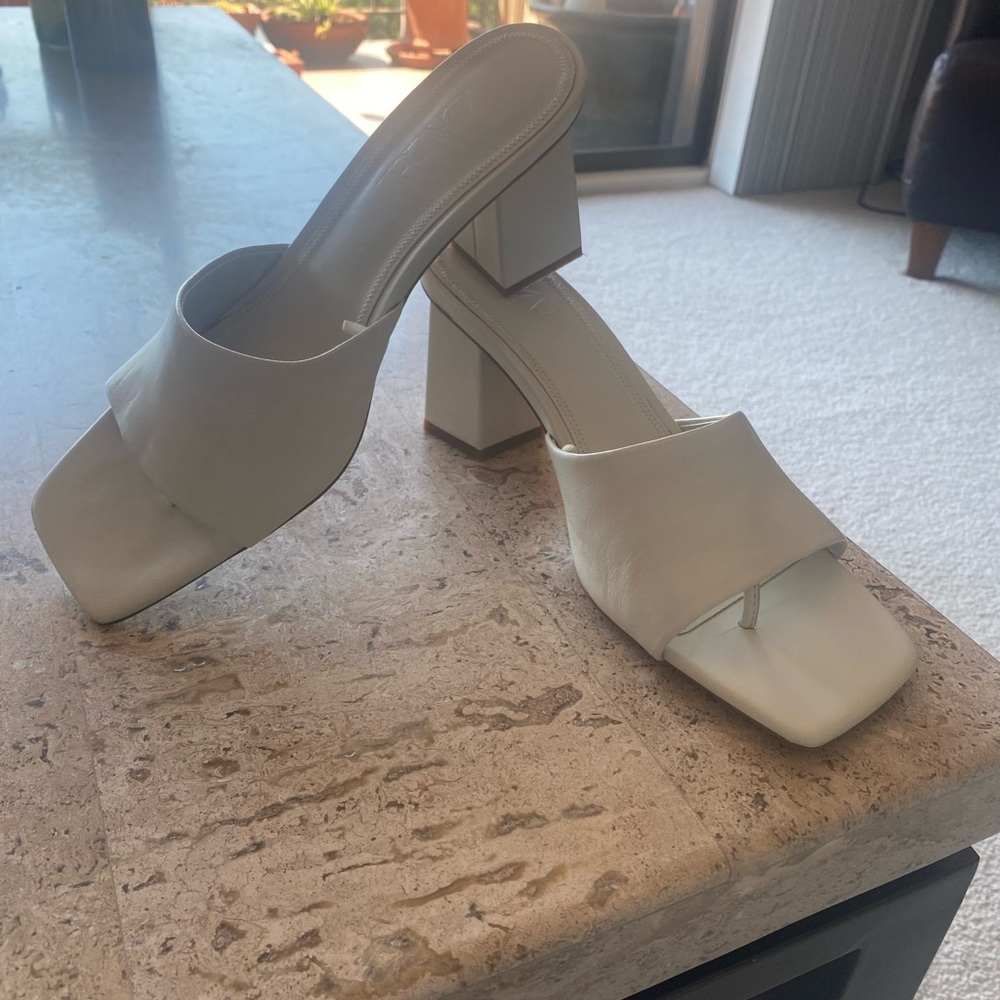 ZARA Ivory block heel sandals, slip-on Size 8 Med. NEW! Perfect condition.
